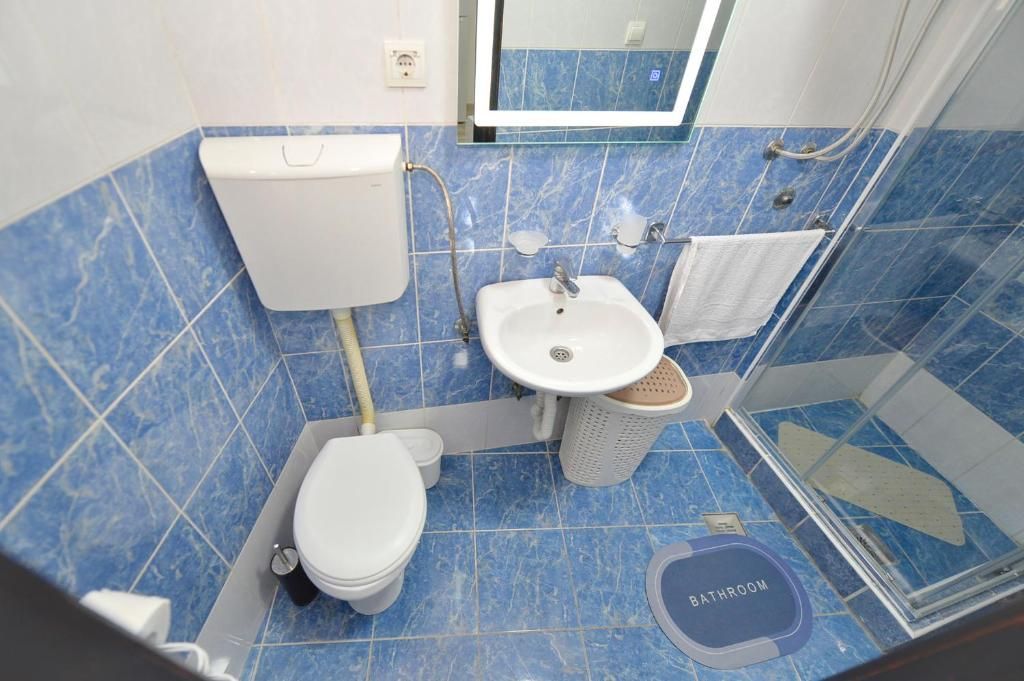 Opremljena kuća 100 m² sa parking mestom – Skalari, Kotor (izdavanje na duži period) - Amfora Real Estate