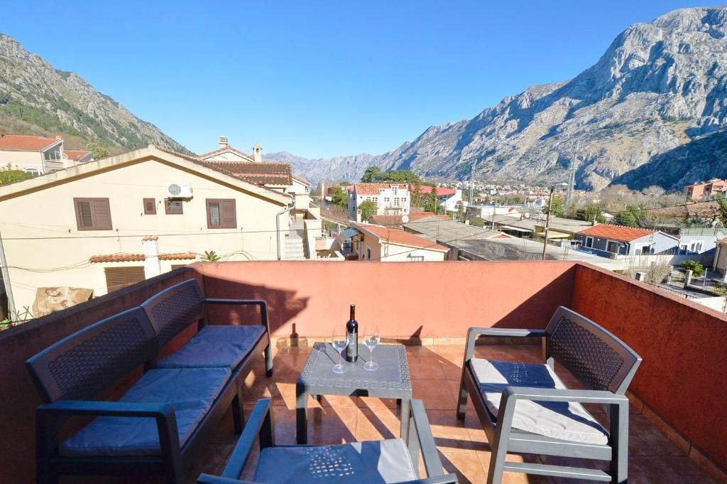 Opremljena kuća 100 m² sa parking mestom – Skalari, Kotor (izdavanje na duži period) - Amfora Real Estate