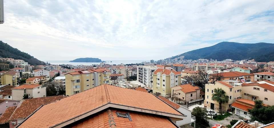 amforaproperty.com/Jednosoban namesten stan sa pogledom na more i grad,Budva