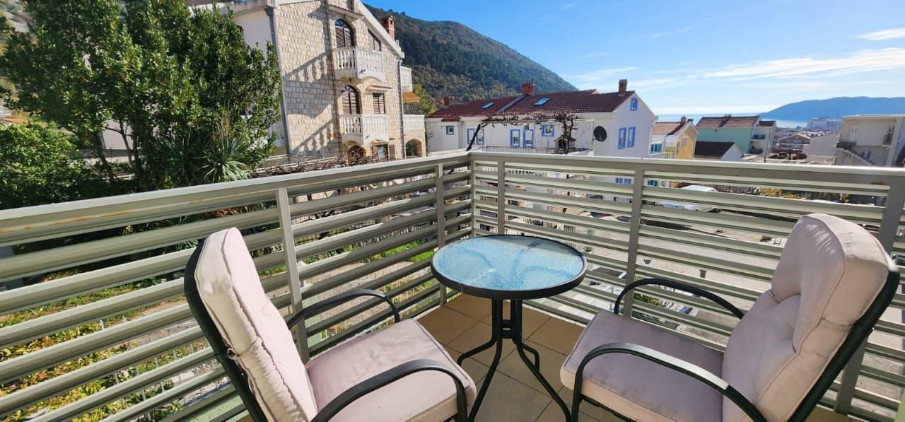 amforaproperty.com/Jednosoban namesten stan 51m2 sa pogledom na more i grad,Budva