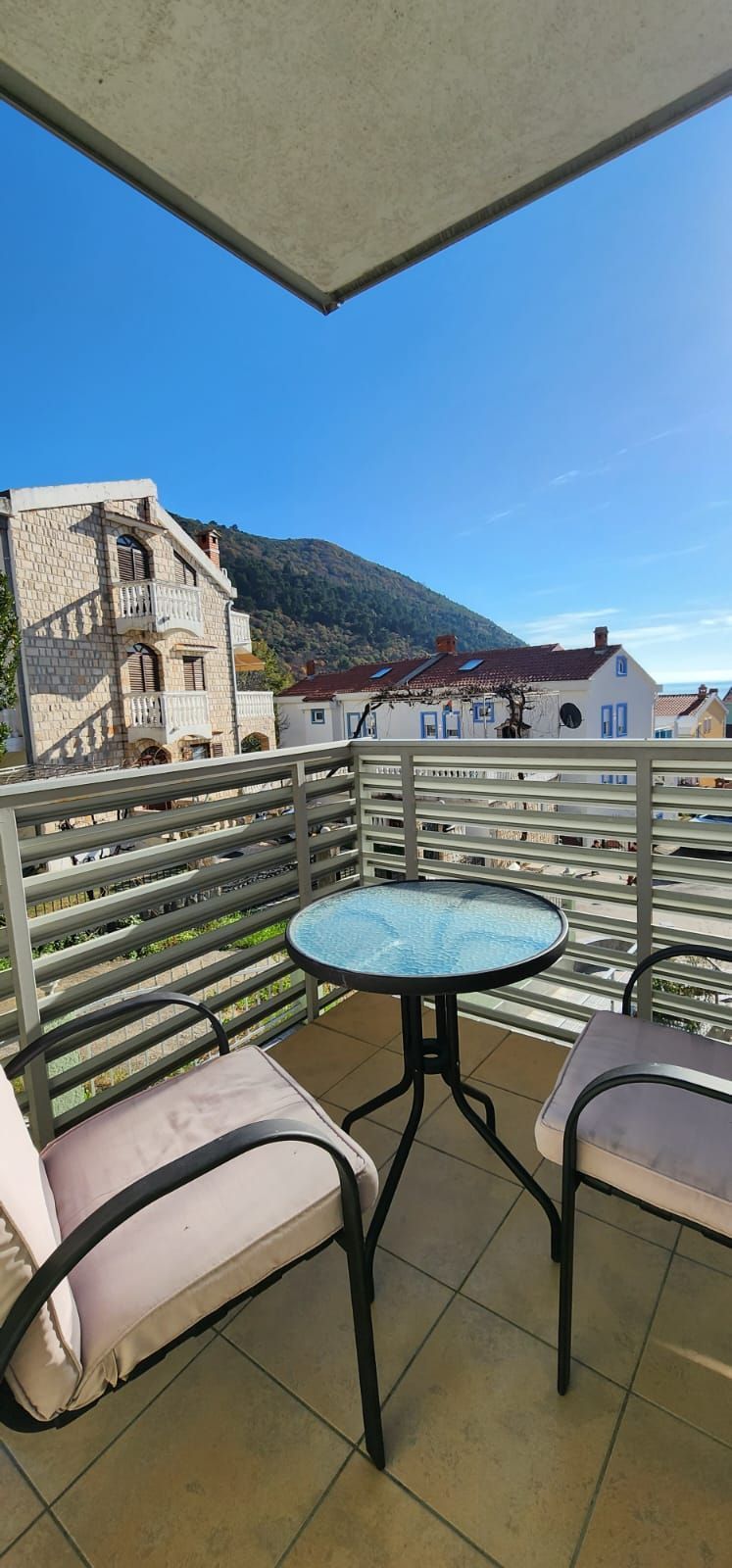 amforaproperty.com/Jednosoban namesten stan 51m2 sa pogledom na more i grad,Budva