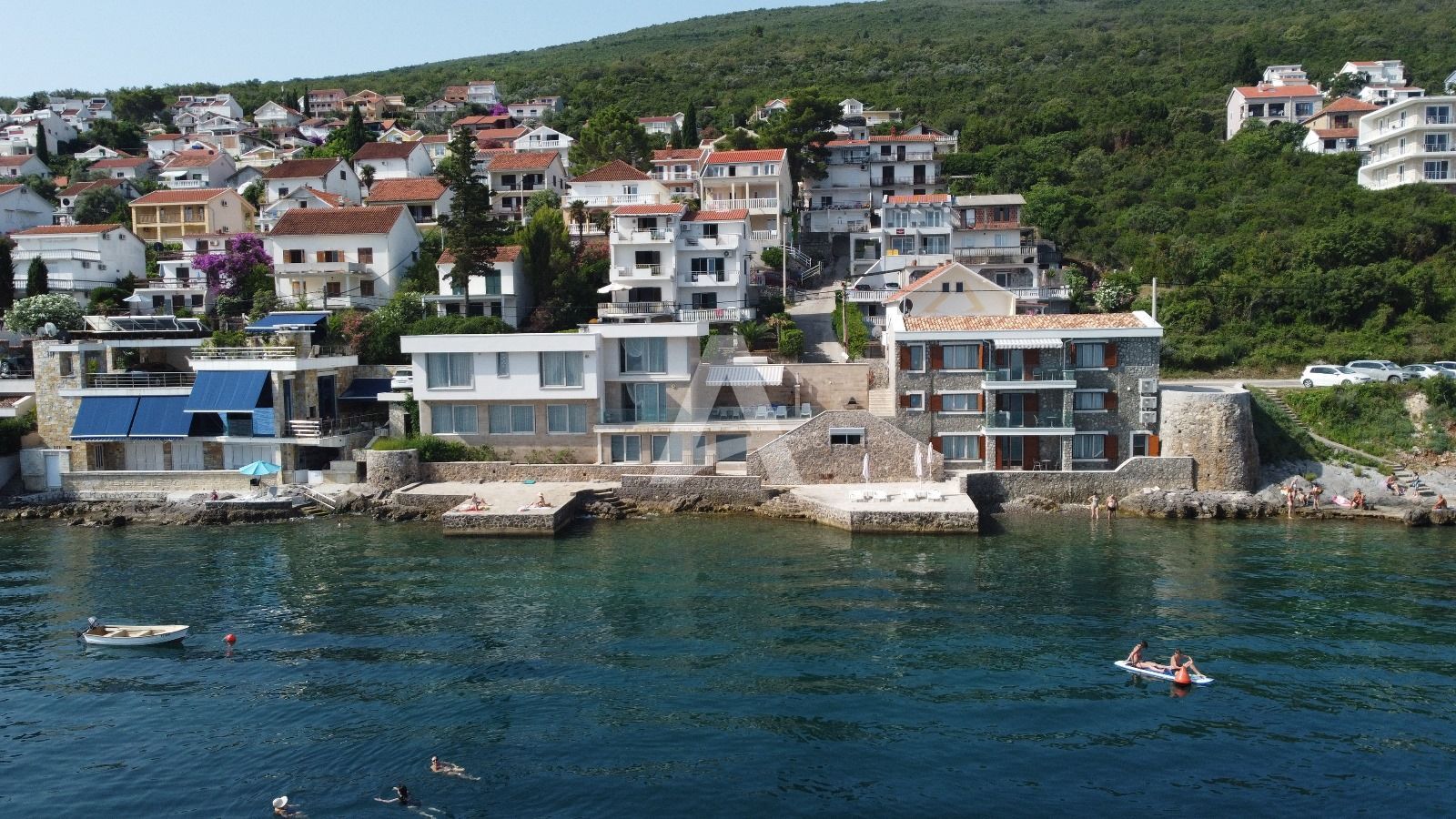 amforaproperty.com/Tivat,Krasici-Luksuzna moderna vila na prvoj liniji mora