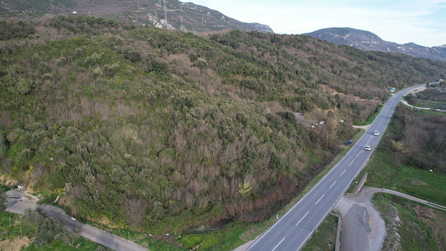 amforaproperty.com/Gorovici-Urbanizovan plac na magistralnom putu Budva-Tivat 4000m2