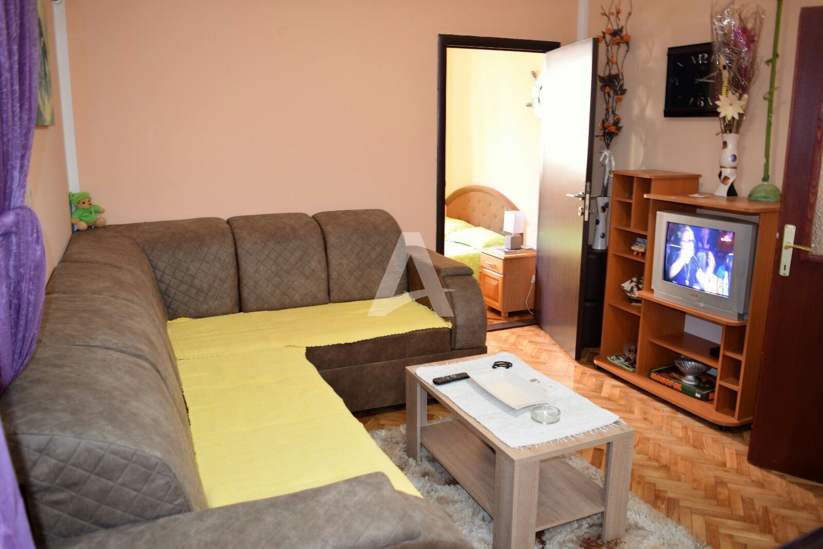 amfora/Dvosoban stan na atraktivnoj lokaciji u Budvi (NA DUZI PERIOD)