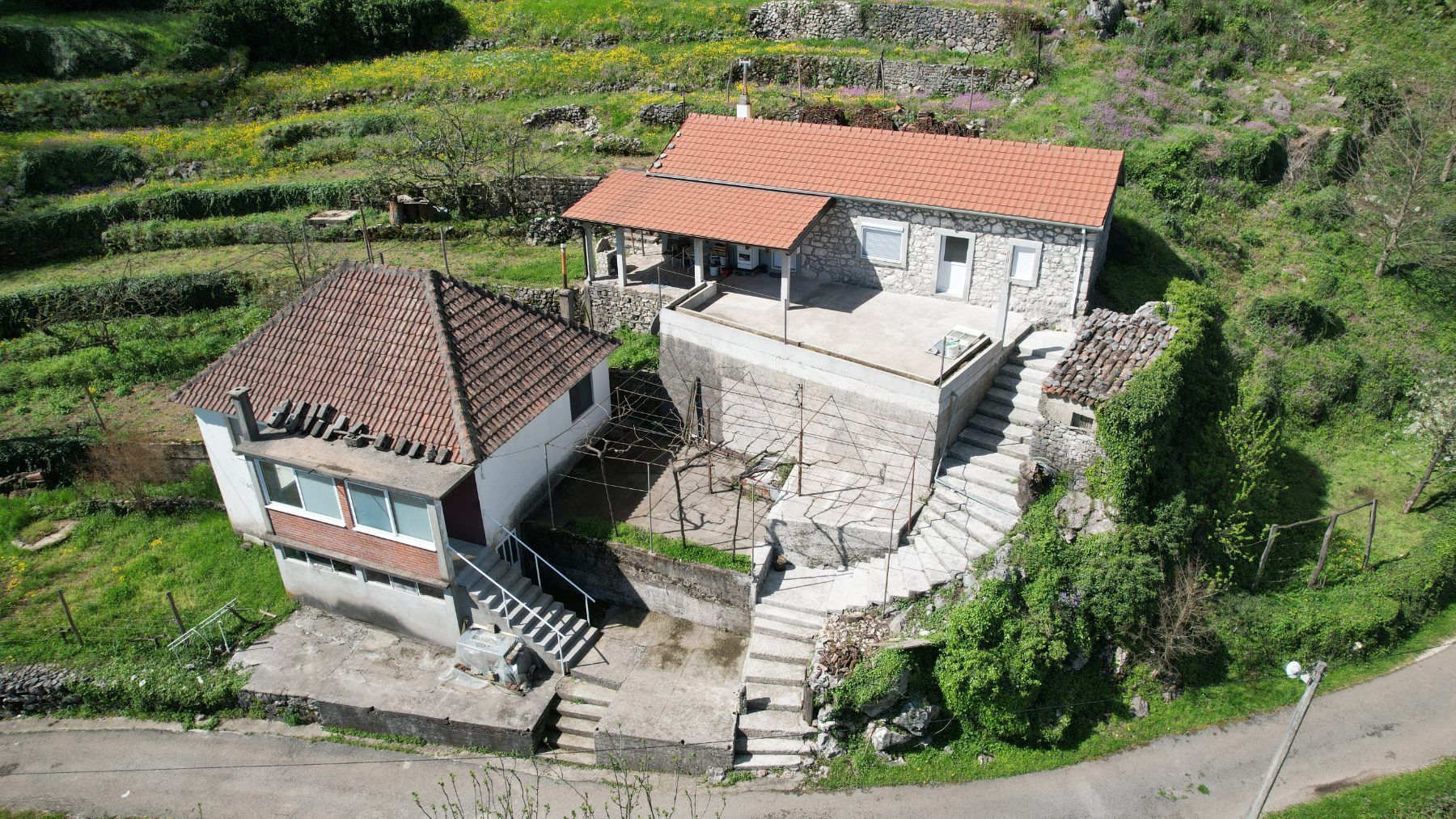 amforaproperty.com/Dve kuce na placu od 2000m2 u Virpazaru, Bar