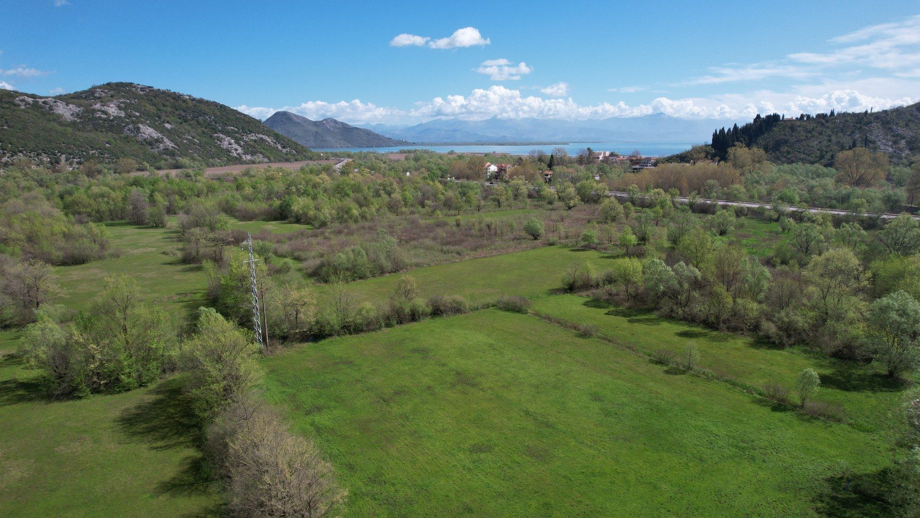 amforaproperty.com/Dve kuce na placu od 2000m2 u Virpazaru, Bar