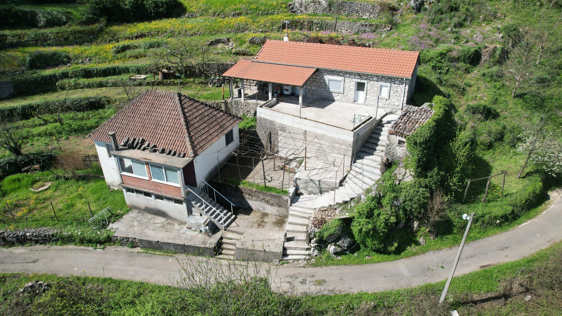 amforaproperty.com/Dve kuce na placu od 2000m2 u Virpazaru, Bar