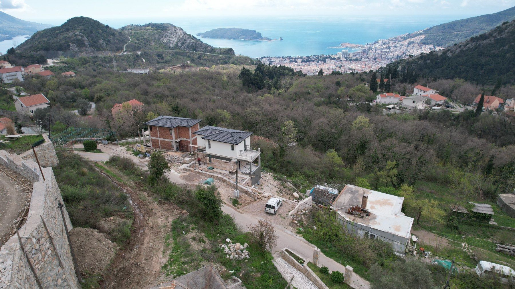 amforaproperty.com/Lapcici,Budva-Urbanizovan plac 457m2 sa panoramskim pogledom