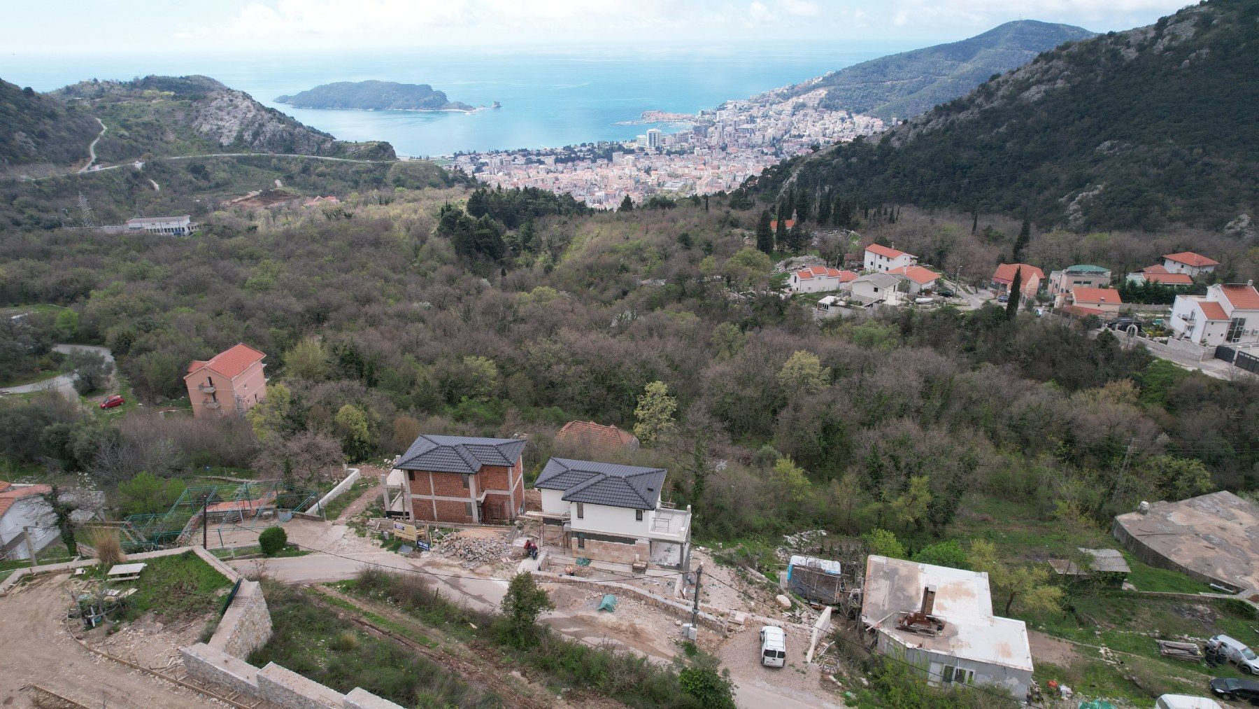 amforaproperty.com/Lapcici,Budva-Urbanizovan plac 457m2 sa panoramskim pogledom