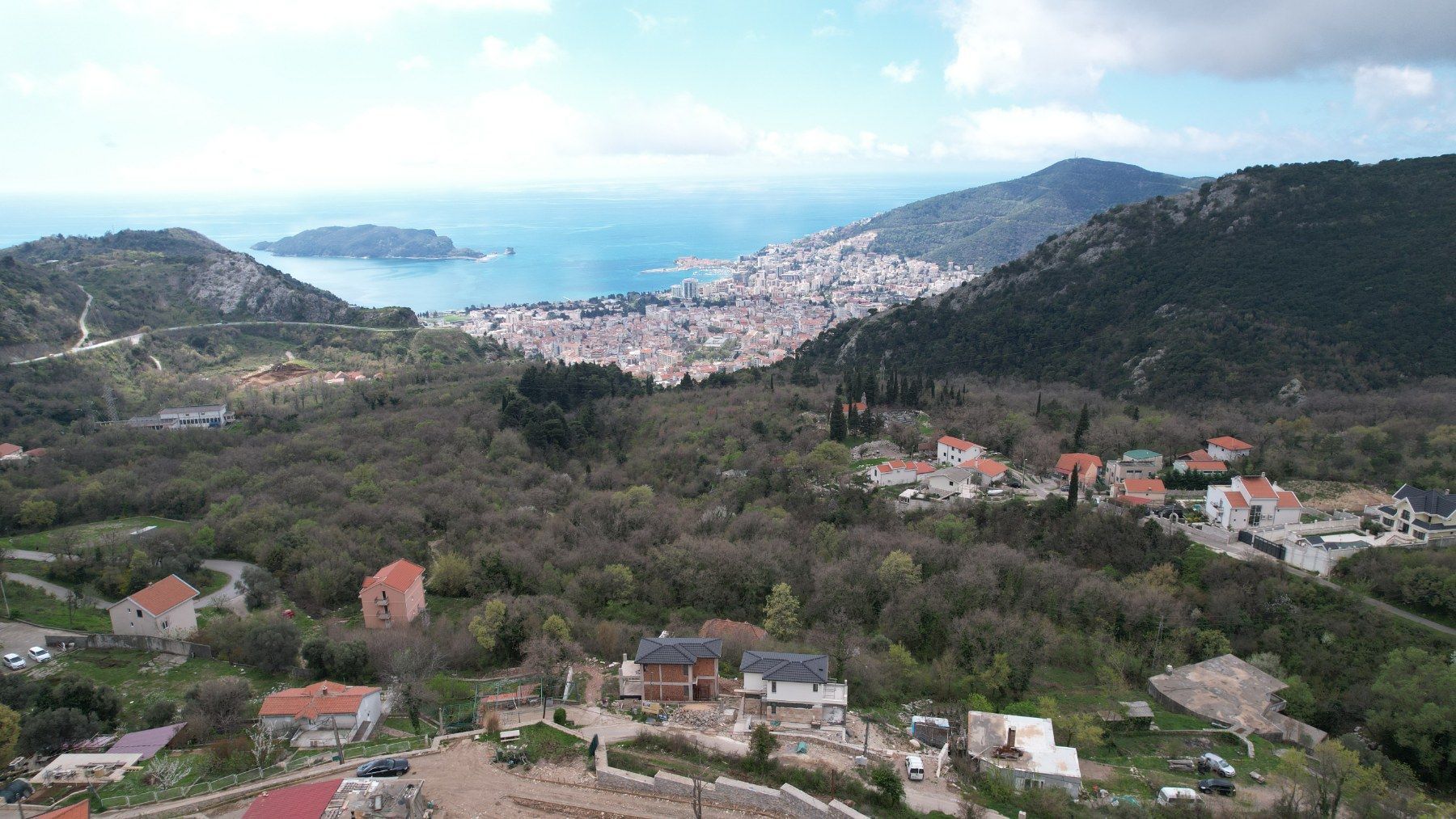 amforaproperty.com/Lapcici,Budva-Urbanizovan plac 457m2 sa panoramskim pogledom