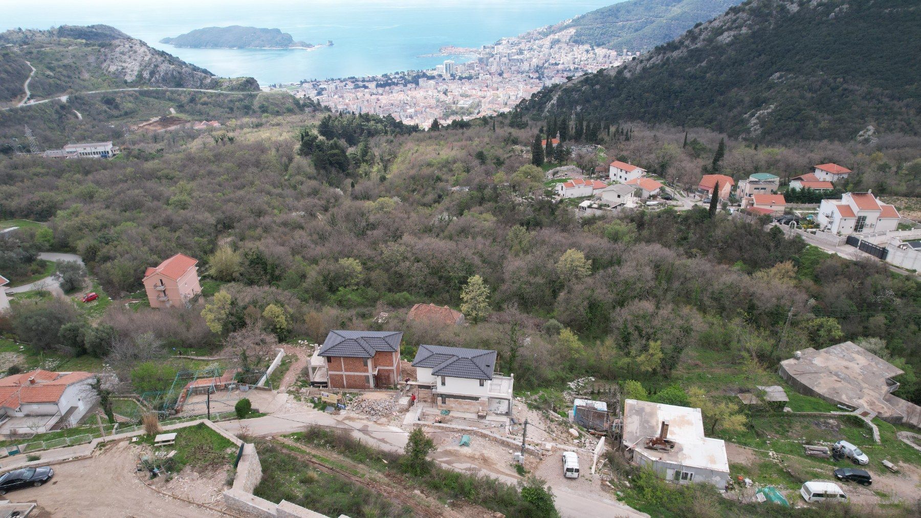 amforaproperty.com/Lapcici,Budva-Urbanizovan plac 457m2 sa panoramskim pogledom