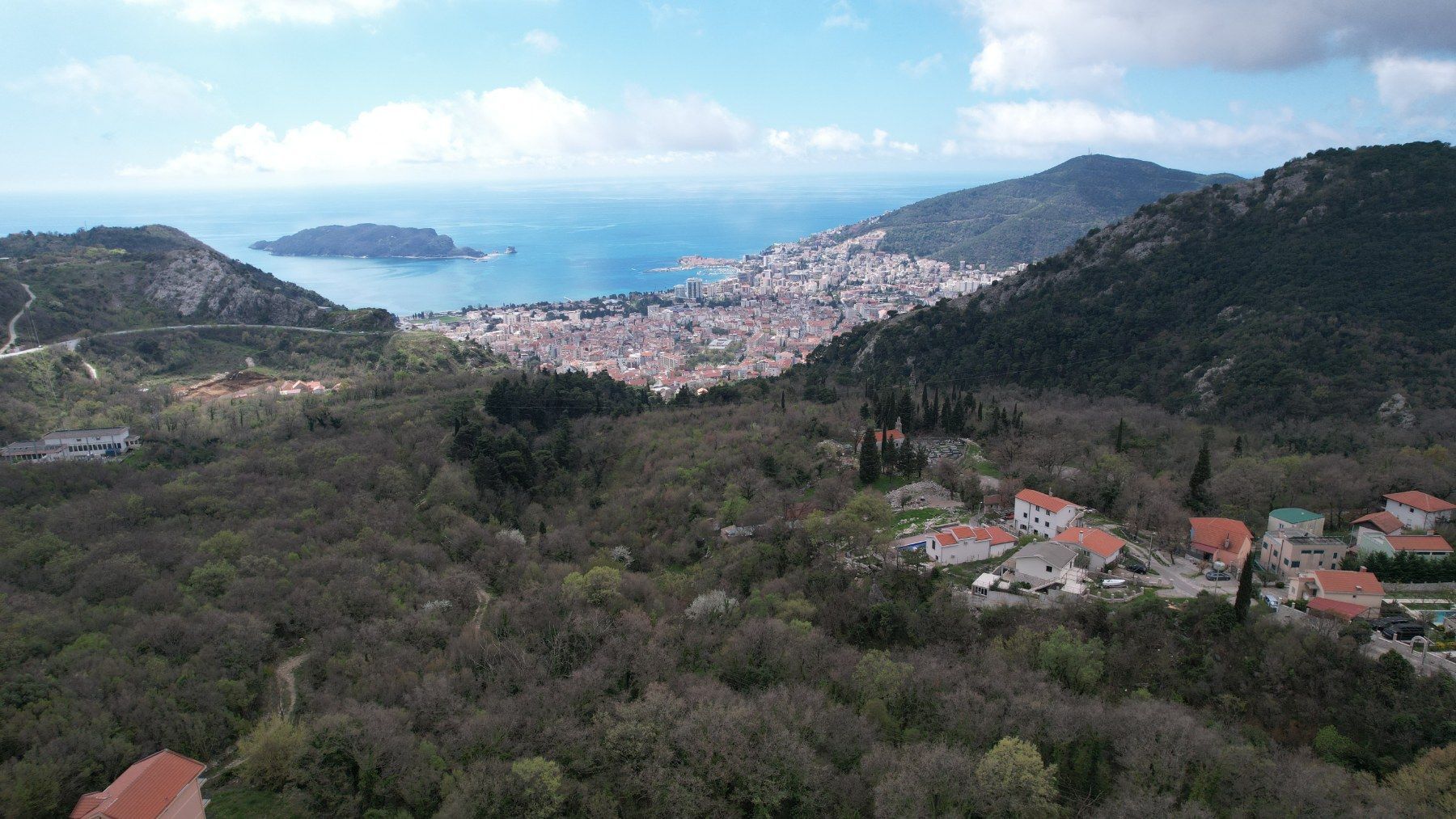 amforaproperty.com/Lapcici,Budva-Urbanizovan plac 457m2 sa panoramskim pogledom