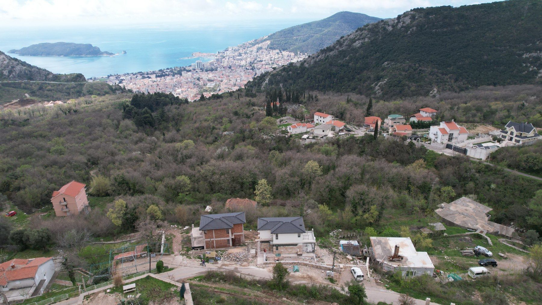 amforaproperty.com/Lapcici,Budva-Urbanizovan plac 457m2 sa panoramskim pogledom