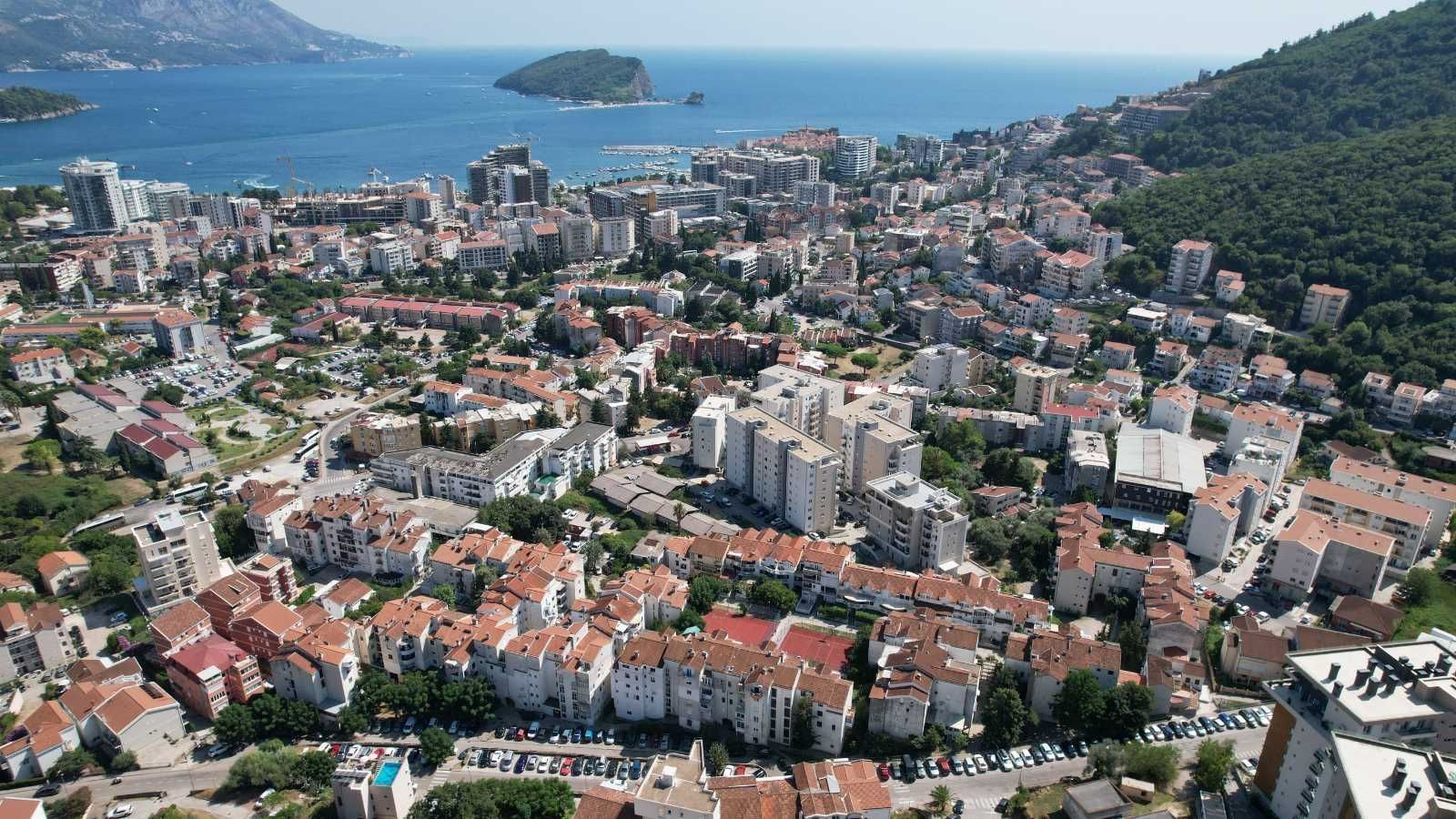 Urbanizovan gradjevinski plac 437m2 sa pogledom na more,Budva - Amfora Real Estate