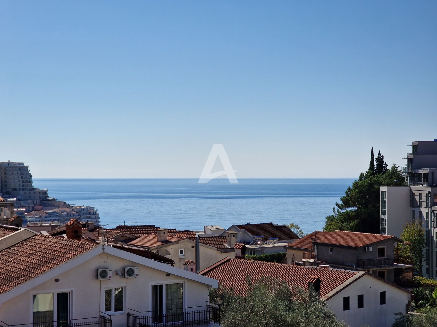 amforaproperty.com/Becici-Moderno opremljen jednosoban stan sa pogledom na more i garaznim mestom (na duzi period)