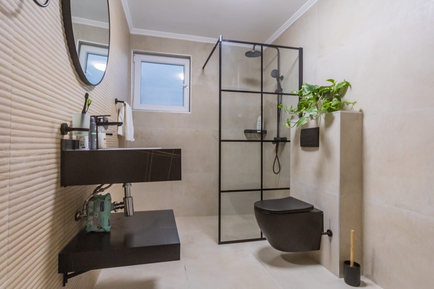 amforaproperty.com/Luksuzna vila od 300 m² sa bazenom i panoramskim pogledom na more na prodaju – Markovići, Budva