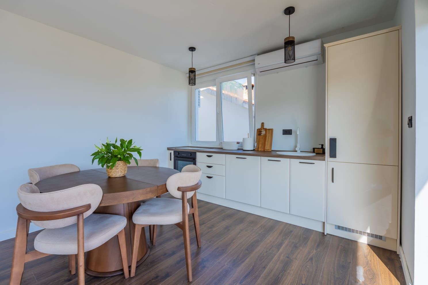 amforaproperty.com/Luksuzna vila od 300 m² sa bazenom i panoramskim pogledom na more na prodaju – Markovići, Budva