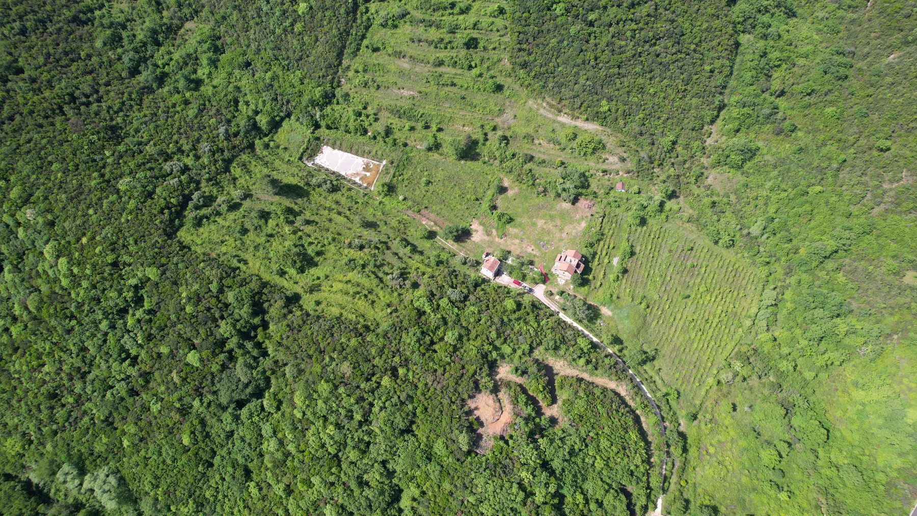 amforaproperty.com/Radanovici,Kotor-Ekskluzivno imanje od 83.000 m² sa vinogradom, jezerom i izvorskom vodom