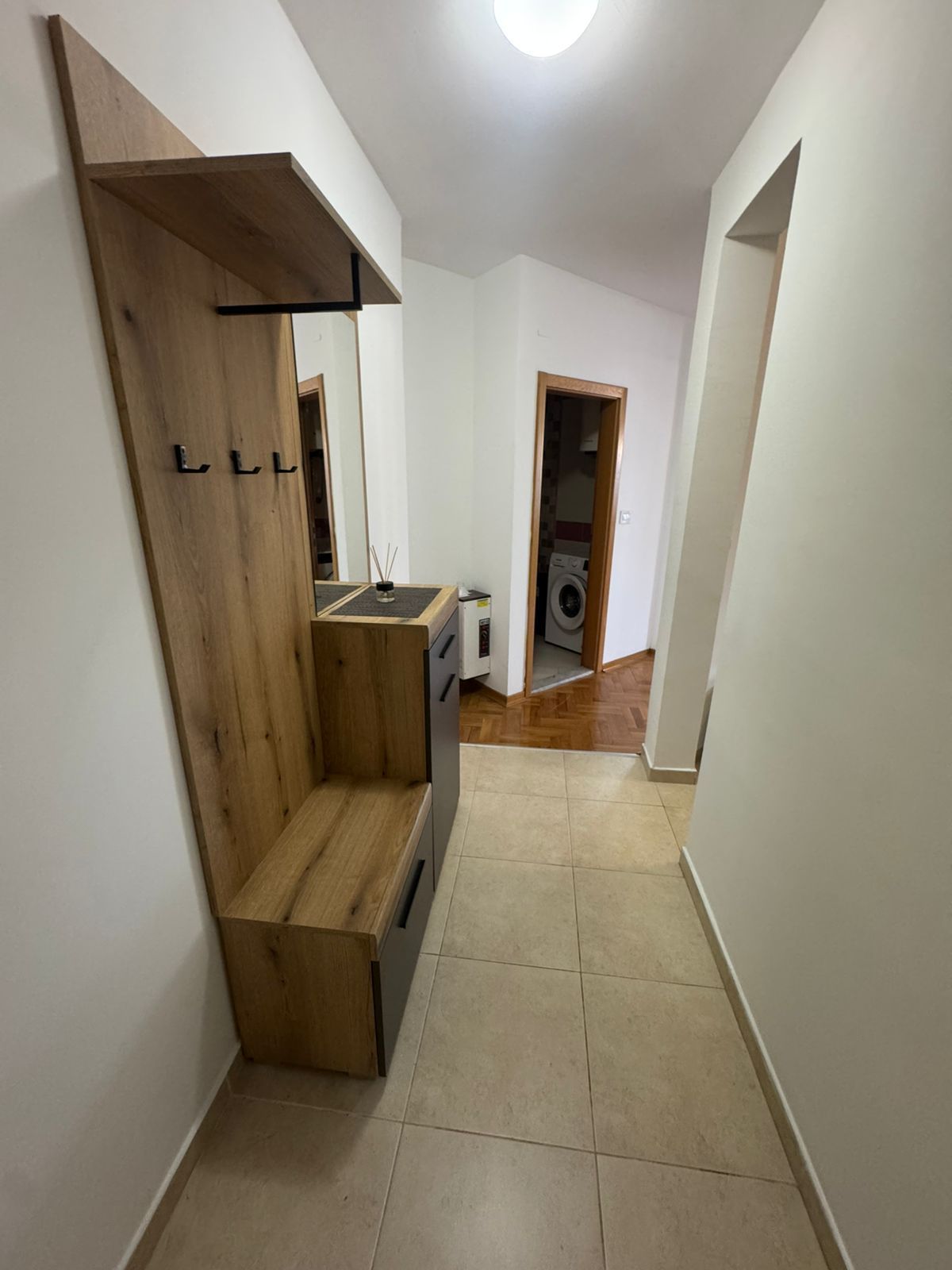 Izdavanje,namešten jednosoban stan kod autobuske stanice  sa parking mestom – Budva, Rozino (na duži period) - Amfora Real Estate