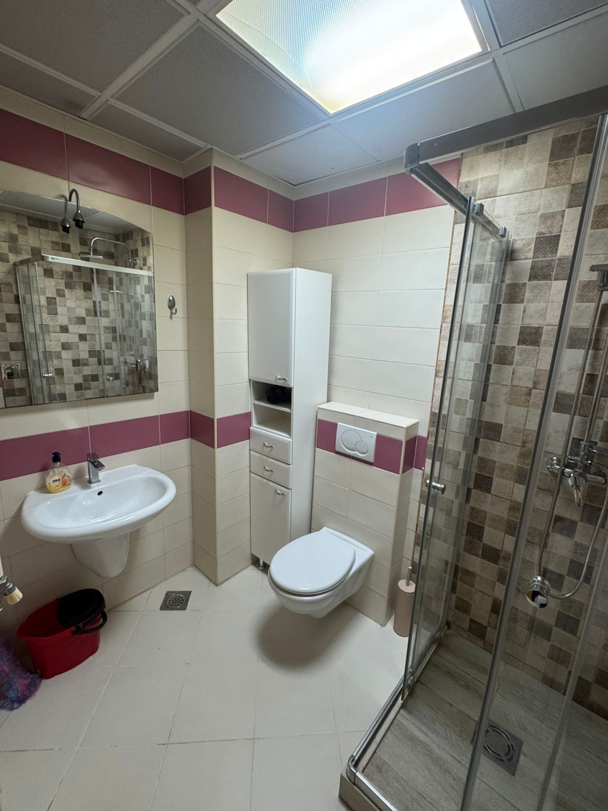 Izdavanje,namešten jednosoban stan kod autobuske stanice  sa parking mestom – Budva, Rozino (na duži period) - Amfora Real Estate