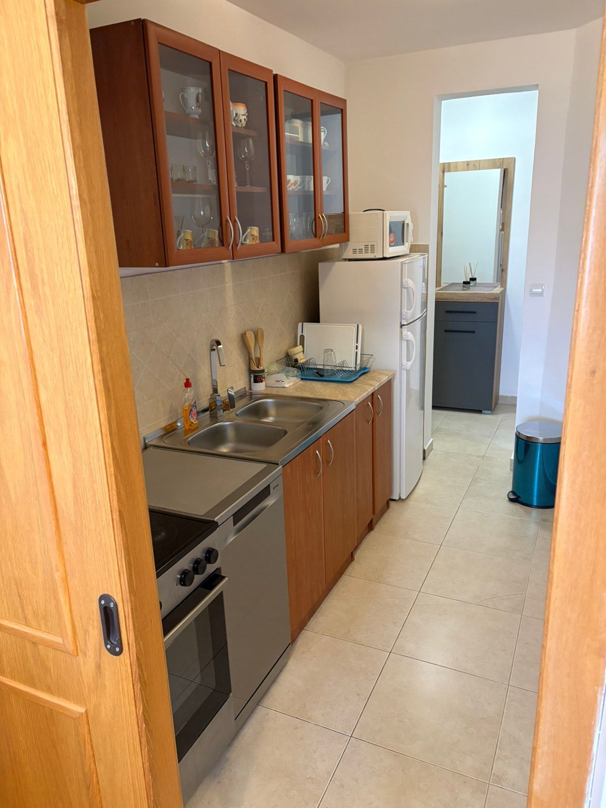 Izdavanje,namešten jednosoban stan kod autobuske stanice  sa parking mestom – Budva, Rozino (na duži period) - Amfora Real Estate