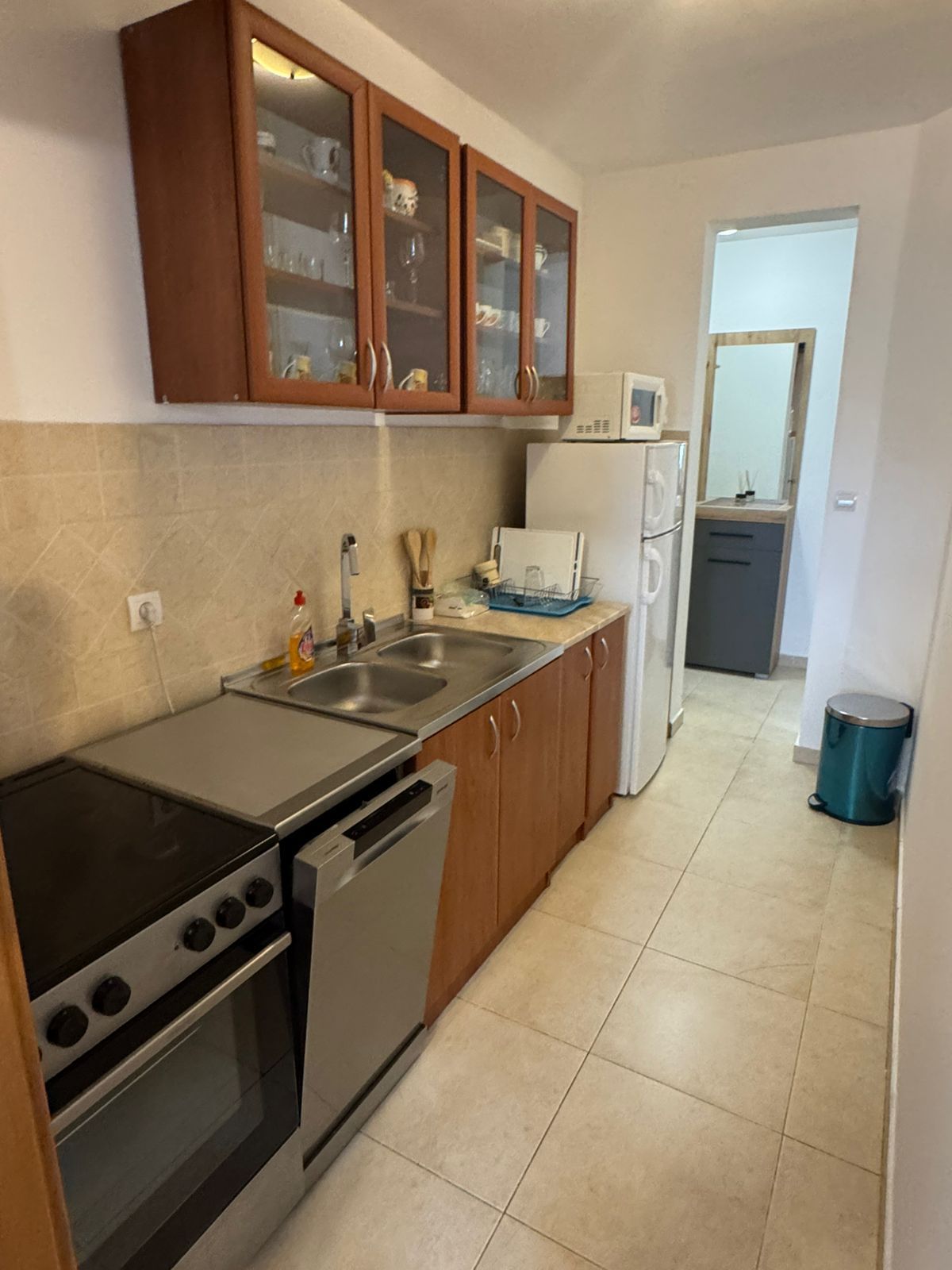 Izdavanje,namešten jednosoban stan kod autobuske stanice  sa parking mestom – Budva, Rozino (na duži period) - Amfora Real Estate