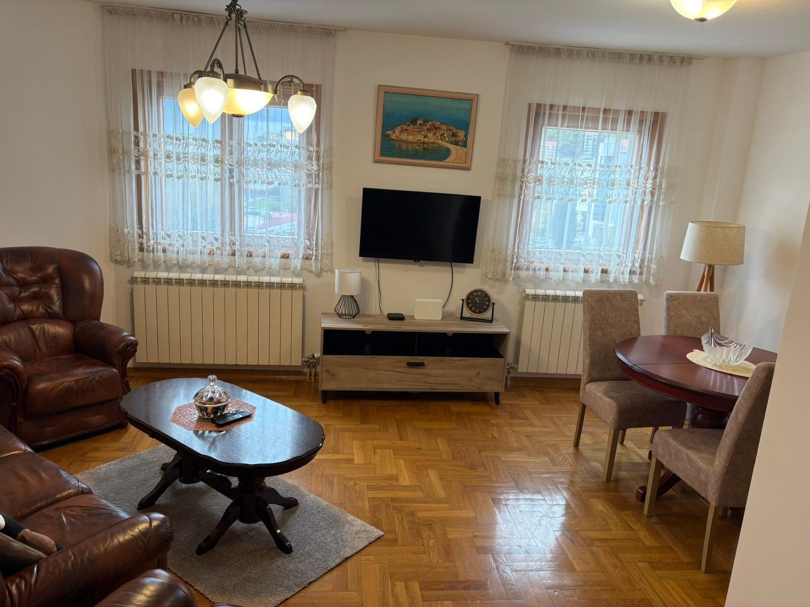 Izdavanje,namešten jednosoban stan kod autobuske stanice  sa parking mestom – Budva, Rozino (na duži period) - Amfora Real Estate