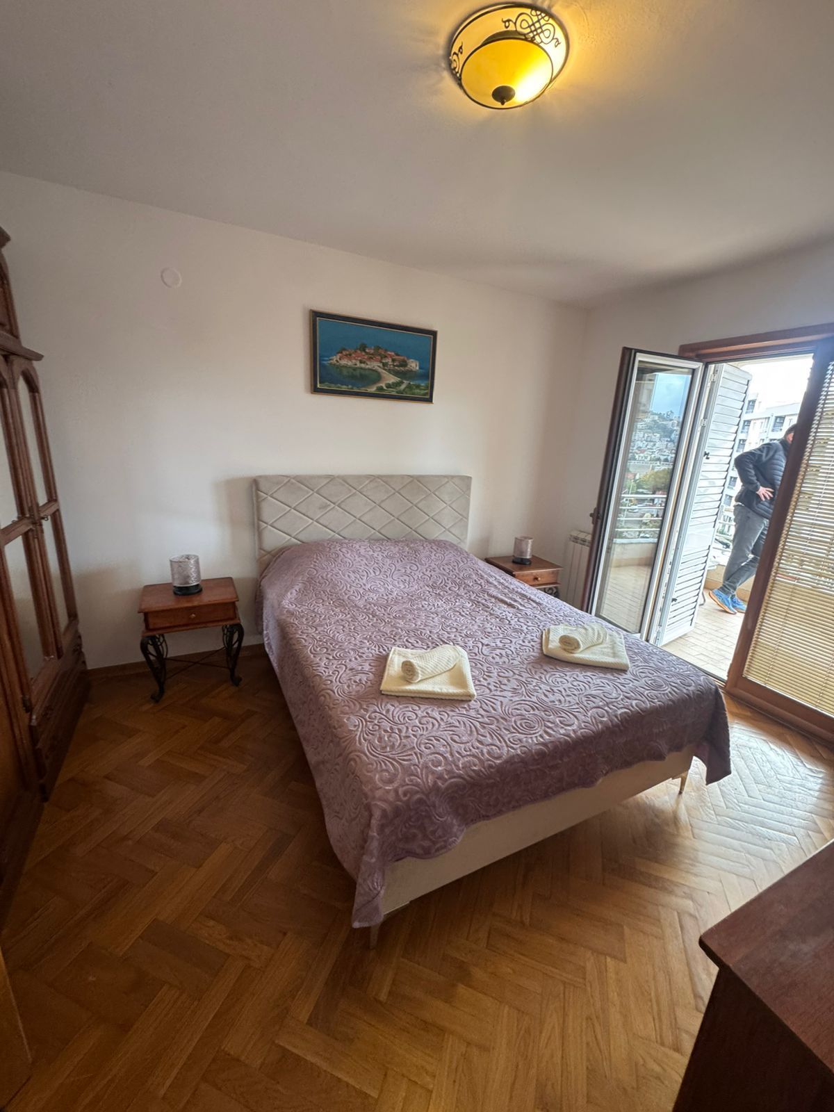 Izdavanje,namešten jednosoban stan kod autobuske stanice  sa parking mestom – Budva, Rozino (na duži period) - Amfora Real Estate