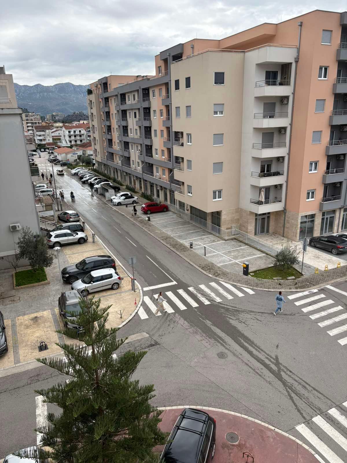 Izdavanje,namešten jednosoban stan kod autobuske stanice  sa parking mestom – Budva, Rozino (na duži period) - Amfora Real Estate