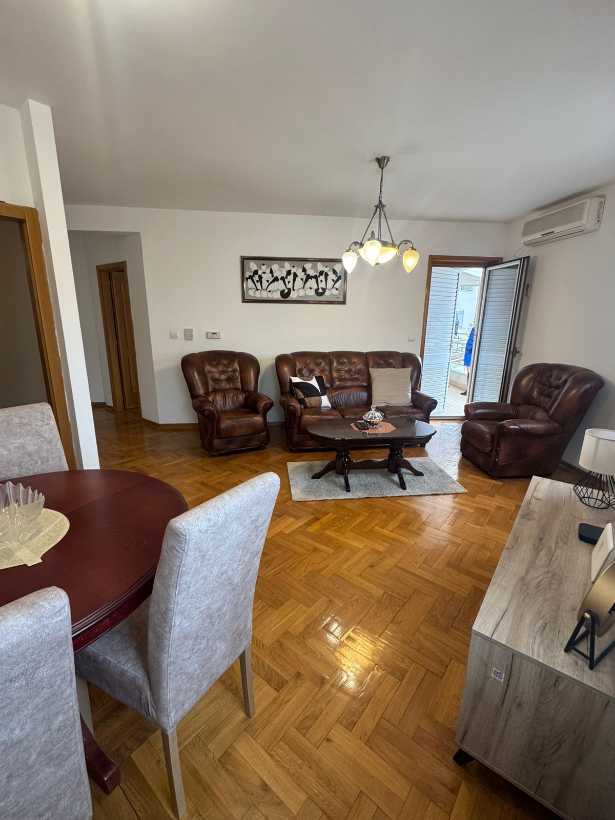 Izdavanje,namešten jednosoban stan kod autobuske stanice  sa parking mestom – Budva, Rozino (na duži period) - Amfora Real Estate