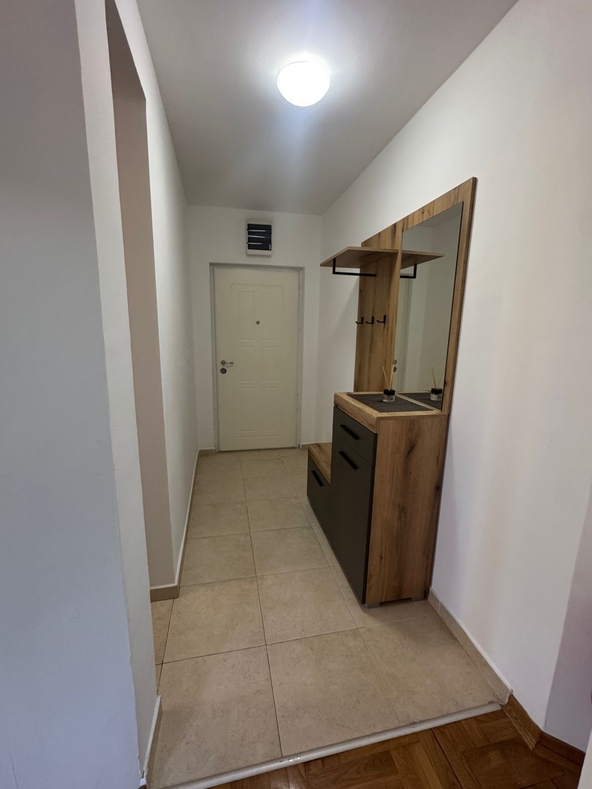 Izdavanje,namešten jednosoban stan kod autobuske stanice  sa parking mestom – Budva, Rozino (na duži period) - Amfora Real Estate