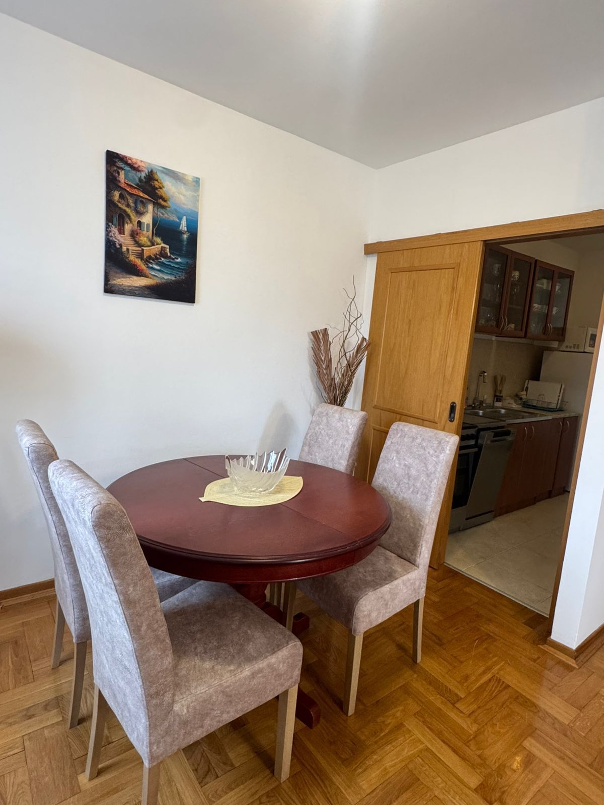 Izdavanje,namešten jednosoban stan kod autobuske stanice  sa parking mestom – Budva, Rozino (na duži period) - Amfora Real Estate