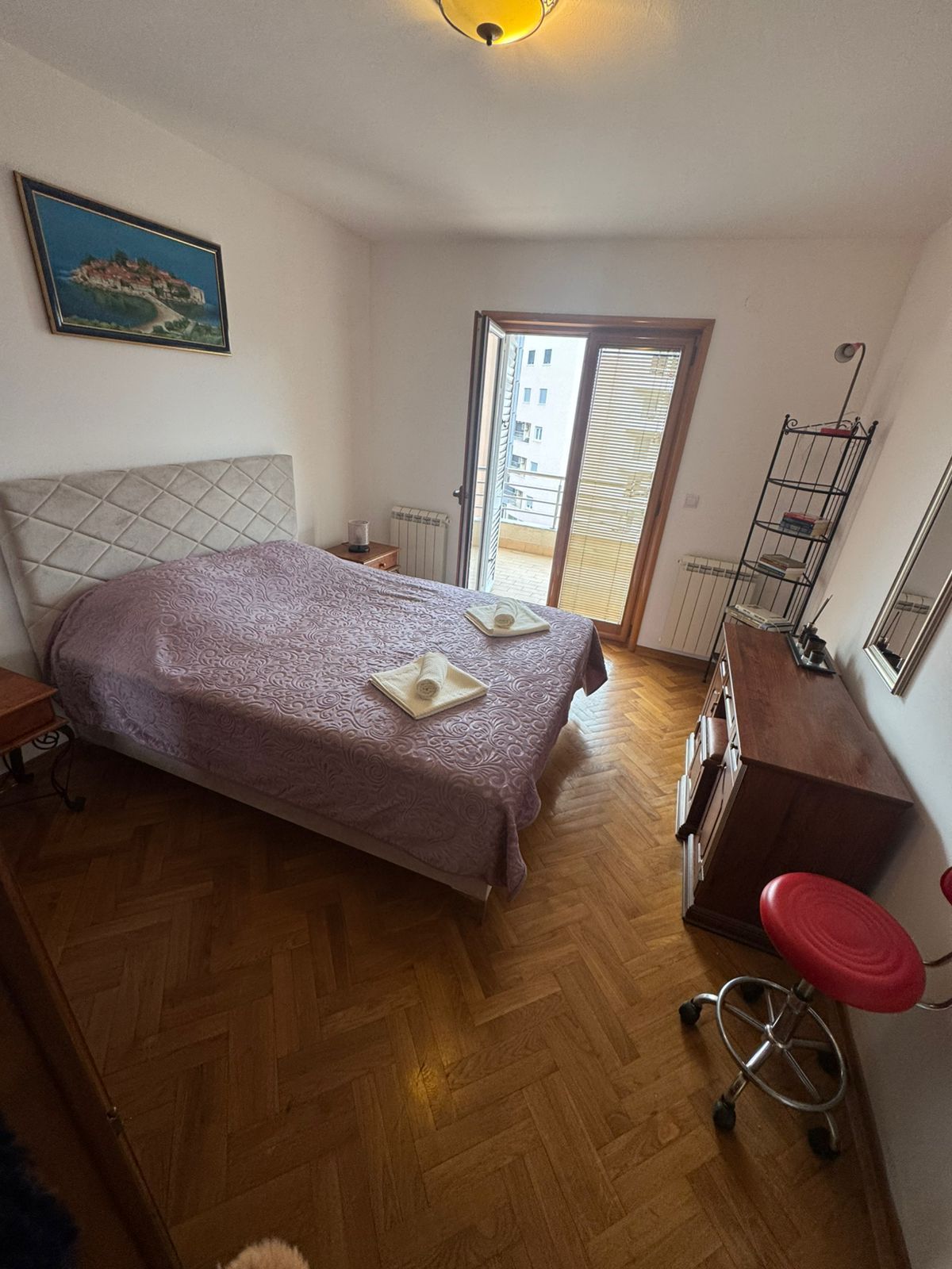 Izdavanje,namešten jednosoban stan kod autobuske stanice  sa parking mestom – Budva, Rozino (na duži period) - Amfora Real Estate