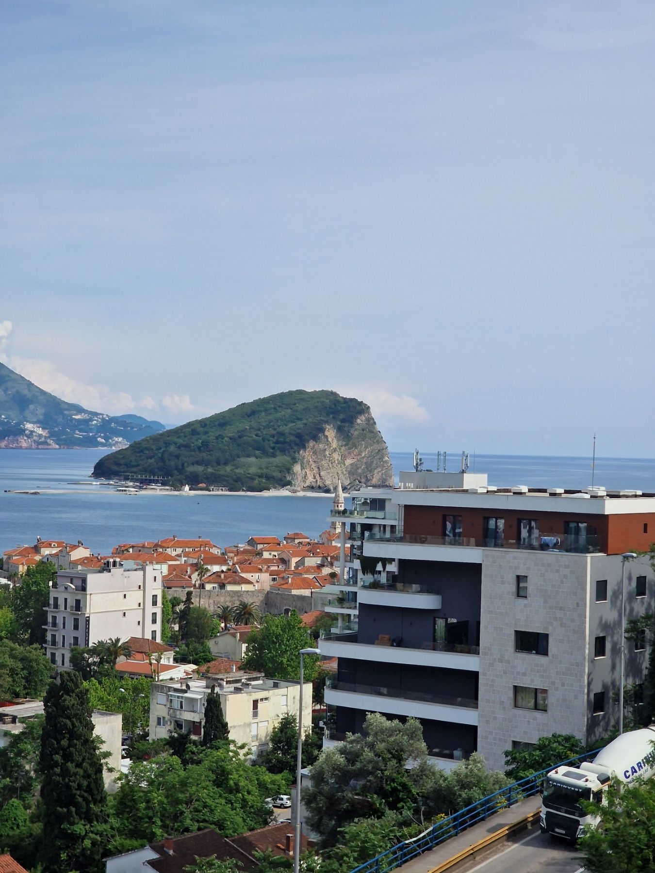 amforaproperty.com/Trosoban stan 150m2 sa panoramskim pogledom na more,Budva