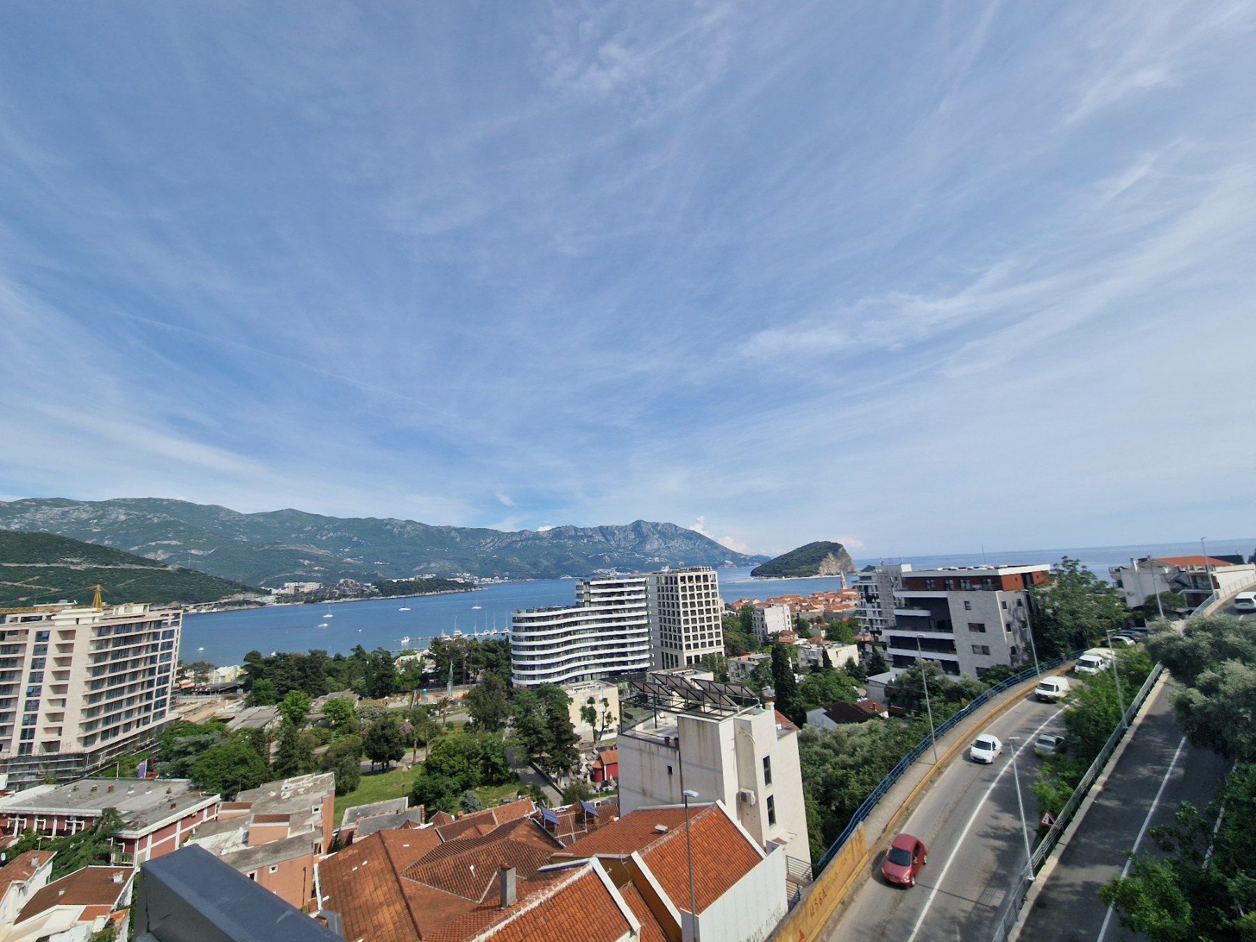 amforaproperty.com/Trosoban stan 150m2 sa panoramskim pogledom na more,Budva