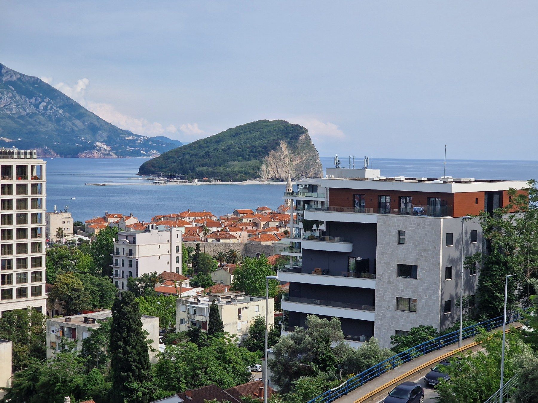 amforaproperty.com/Trosoban stan 150m2 sa panoramskim pogledom na more,Budva