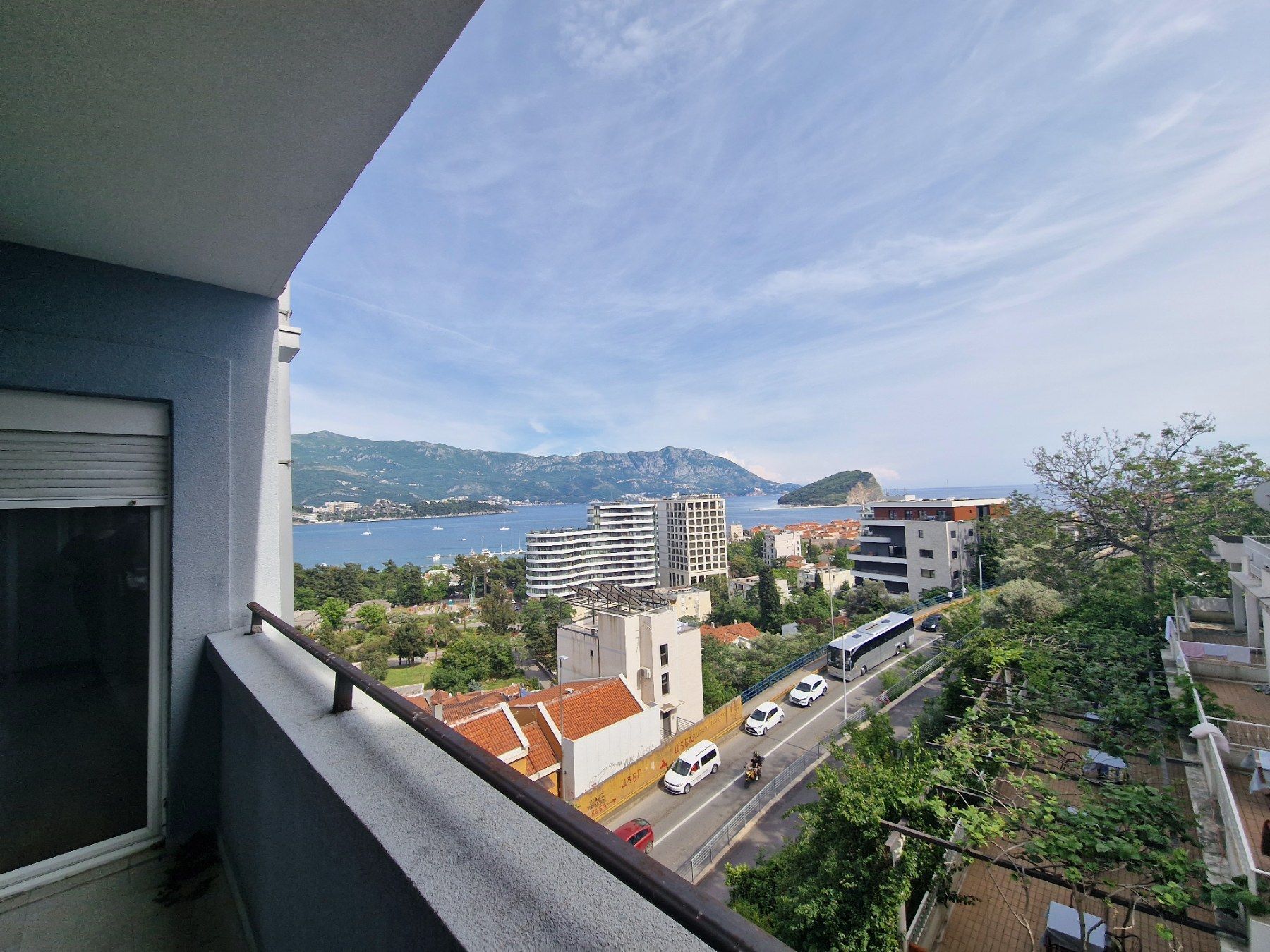 amforaproperty.com/Trosoban stan 150m2 sa panoramskim pogledom na more,Budva