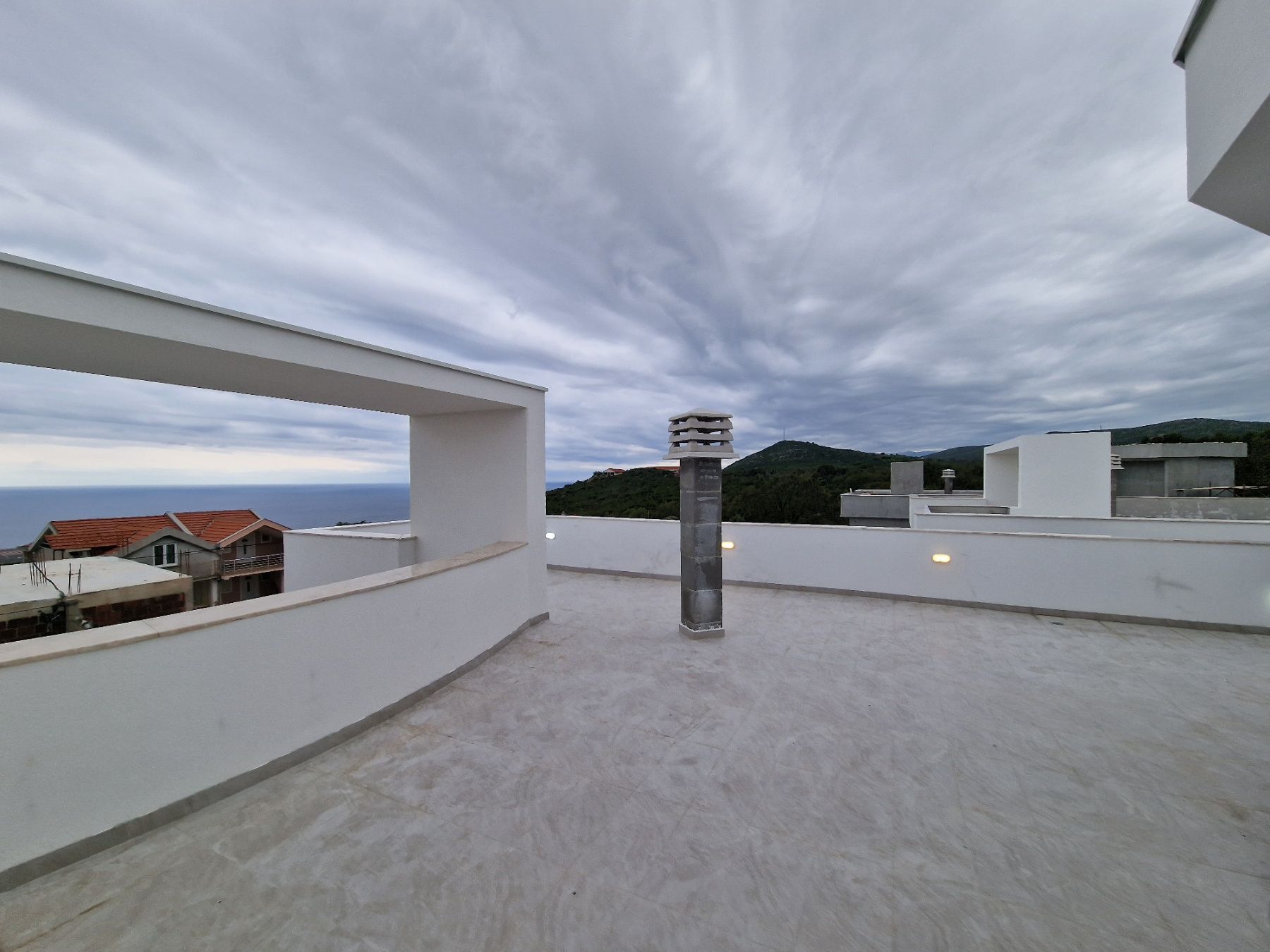 amforaproperty.com/Nova luksuzna vila 453m2 sa bazenom u Krimovici, opština Kotor