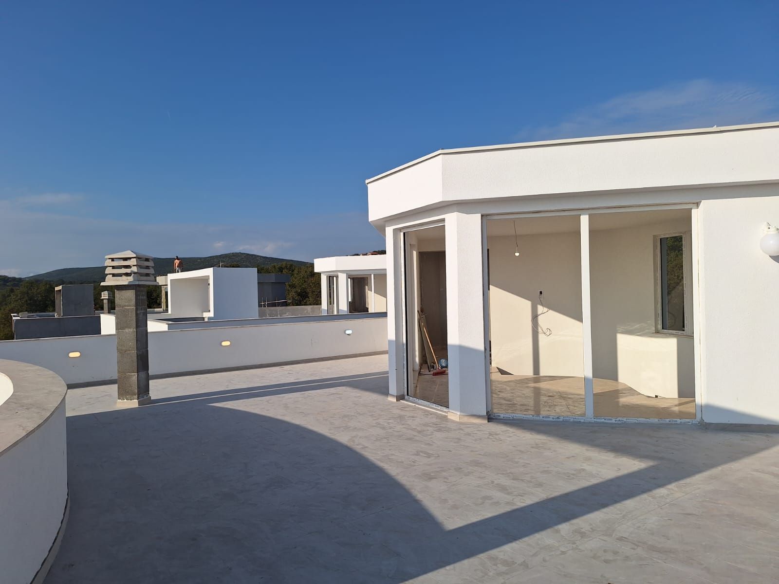 amforaproperty.com/Nova luksuzna vila 453m2 sa bazenom u Krimovici, opština Kotor