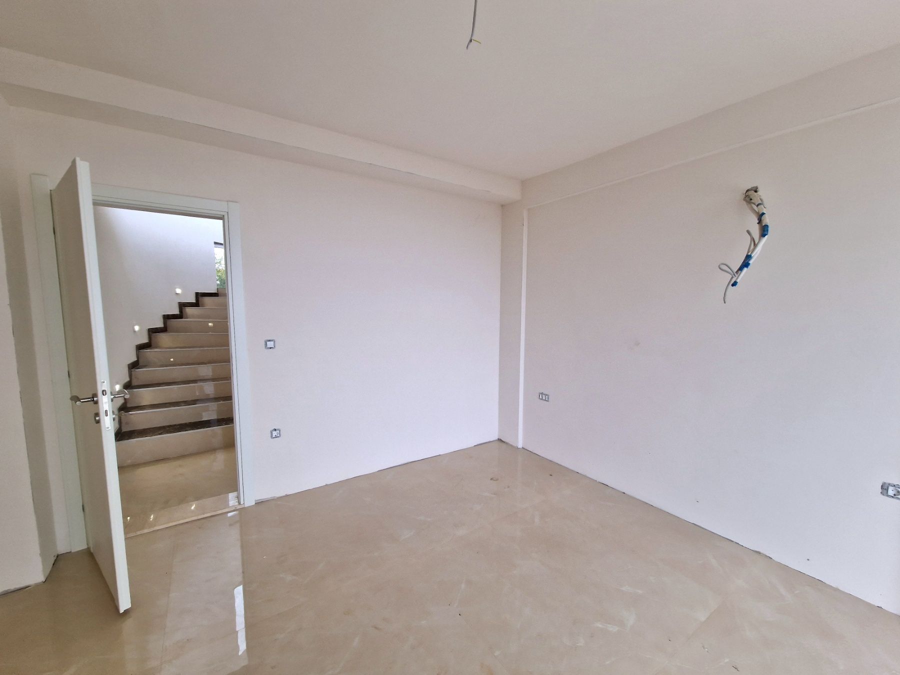 amforaproperty.com/Nova luksuzna vila 453m2 sa bazenom u Krimovici, opština Kotor