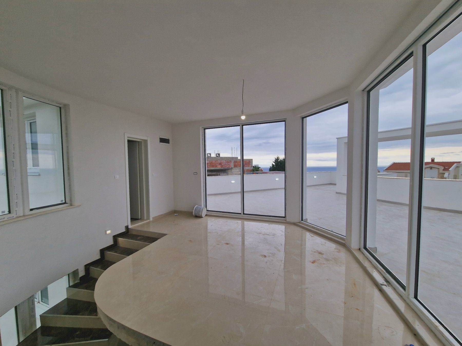 amforaproperty.com/Nova luksuzna vila 453m2 sa bazenom u Krimovici, opština Kotor