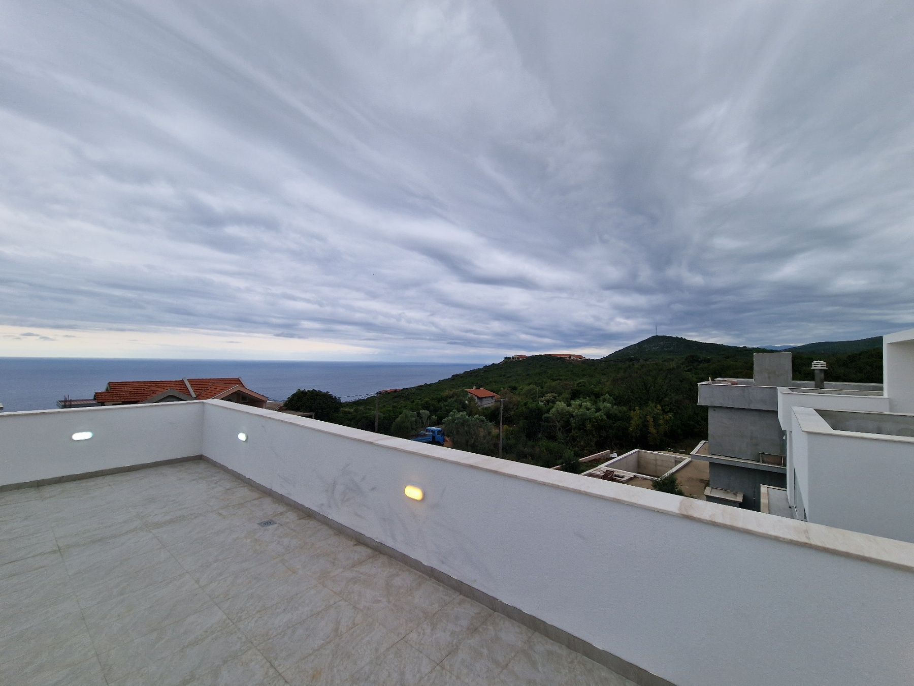 amforaproperty.com/Nova luksuzna vila 453m2 sa bazenom u Krimovici, opština Kotor