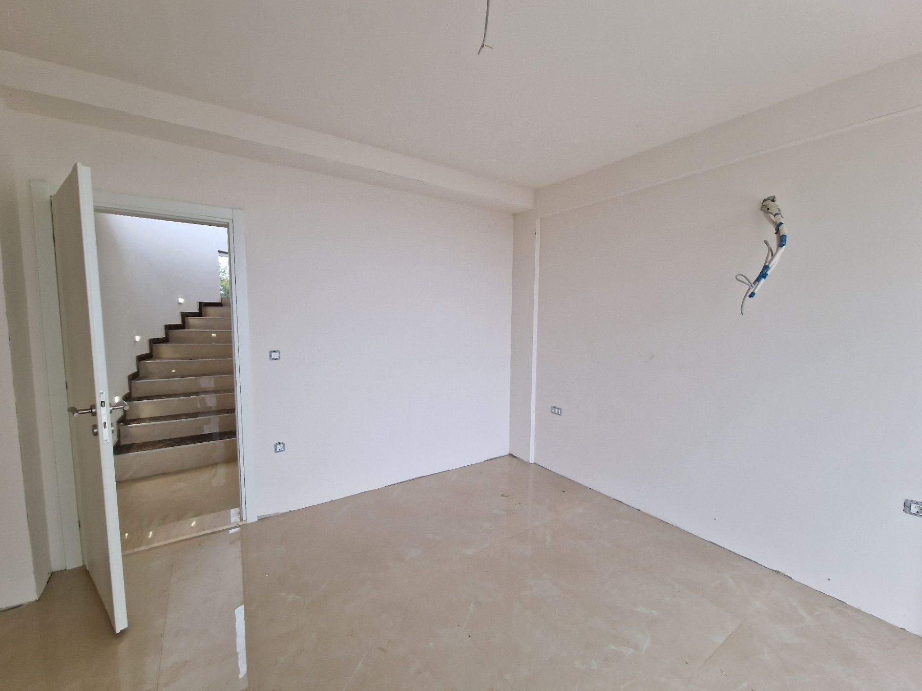 amforaproperty.com/Nova luksuzna vila 453m2 sa bazenom u Krimovici, opština Kotor