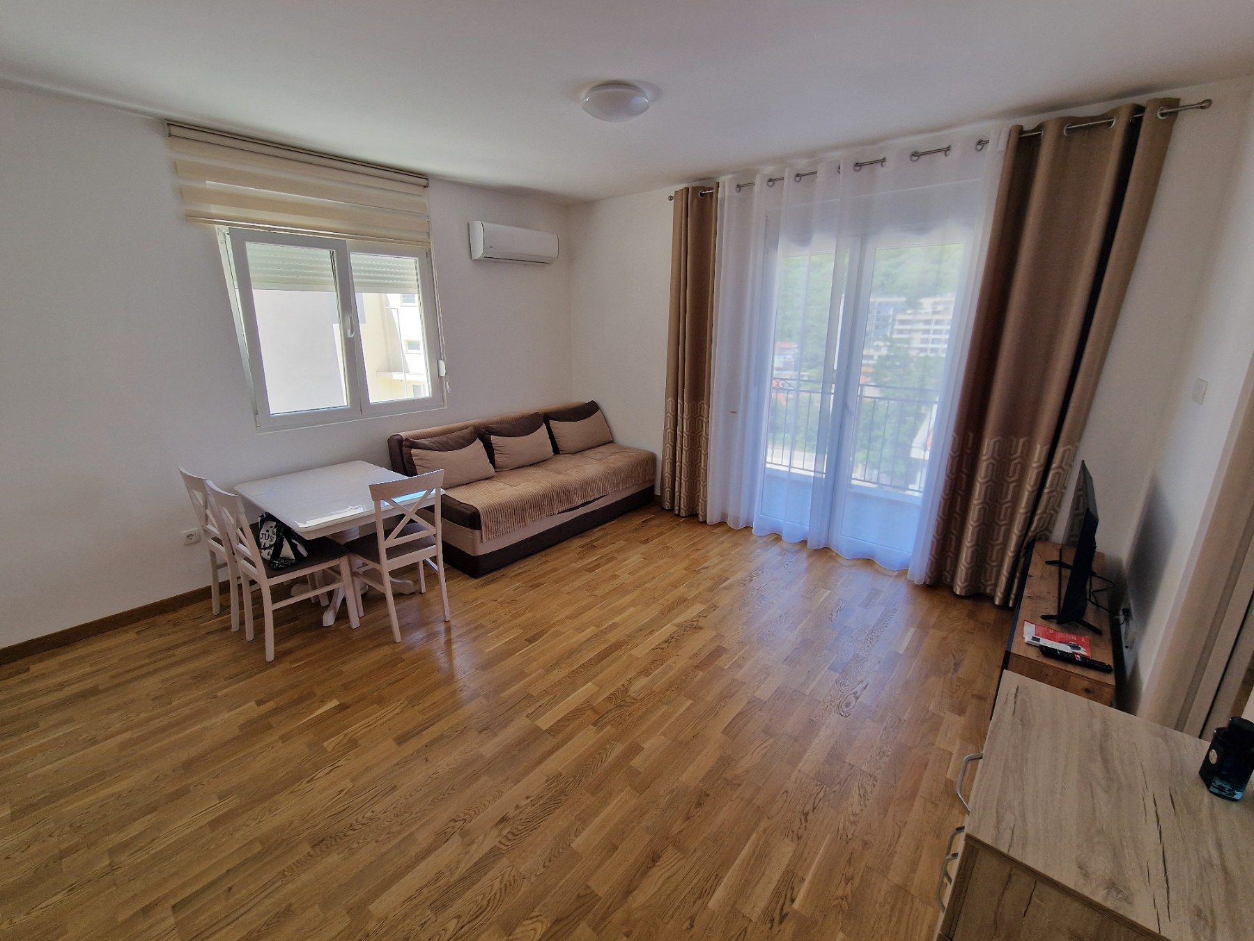 amforaproperty.com/Moderno opremljen jednosoban stan na atraktivnoj lokaciji,Topliski put-Budva.(NA DUZI VREMENSKI PERIOD)