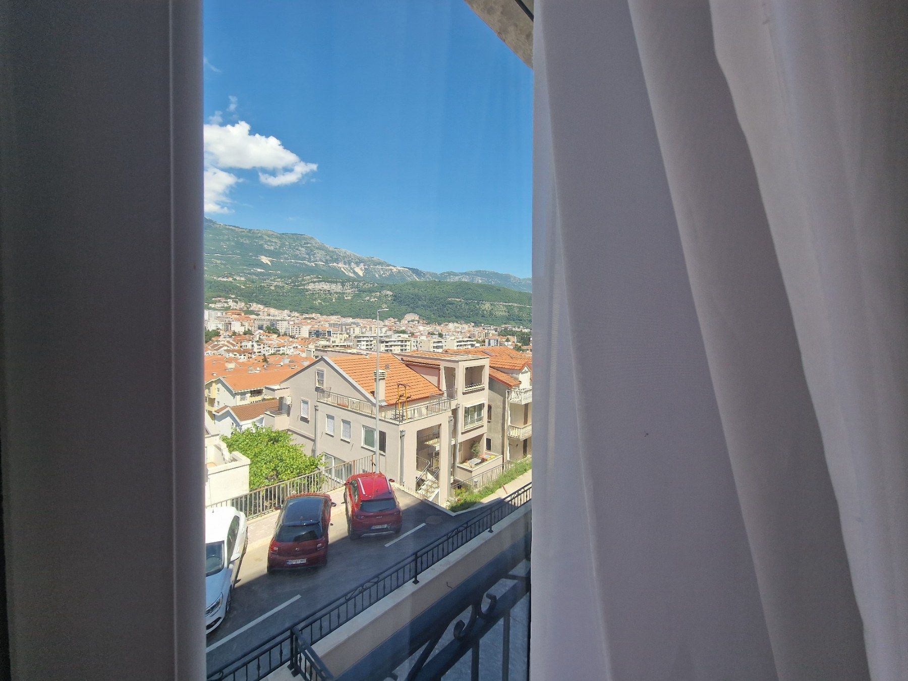 amforaproperty.com/Moderno opremljen jednosoban stan na atraktivnoj lokaciji,Topliski put-Budva.(NA DUZI VREMENSKI PERIOD)