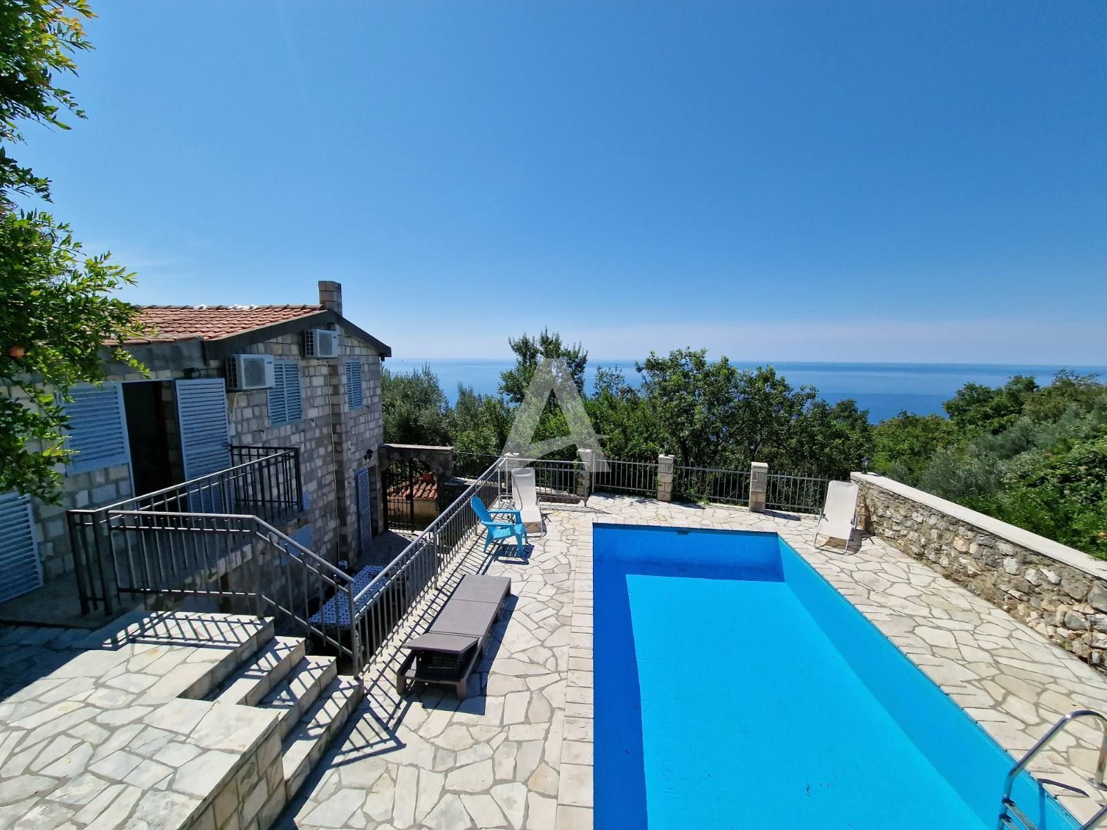 amforaproperty.com/Budva,Rezevici-Dve kamene kuce sa bazenom i panoramskim pogledom