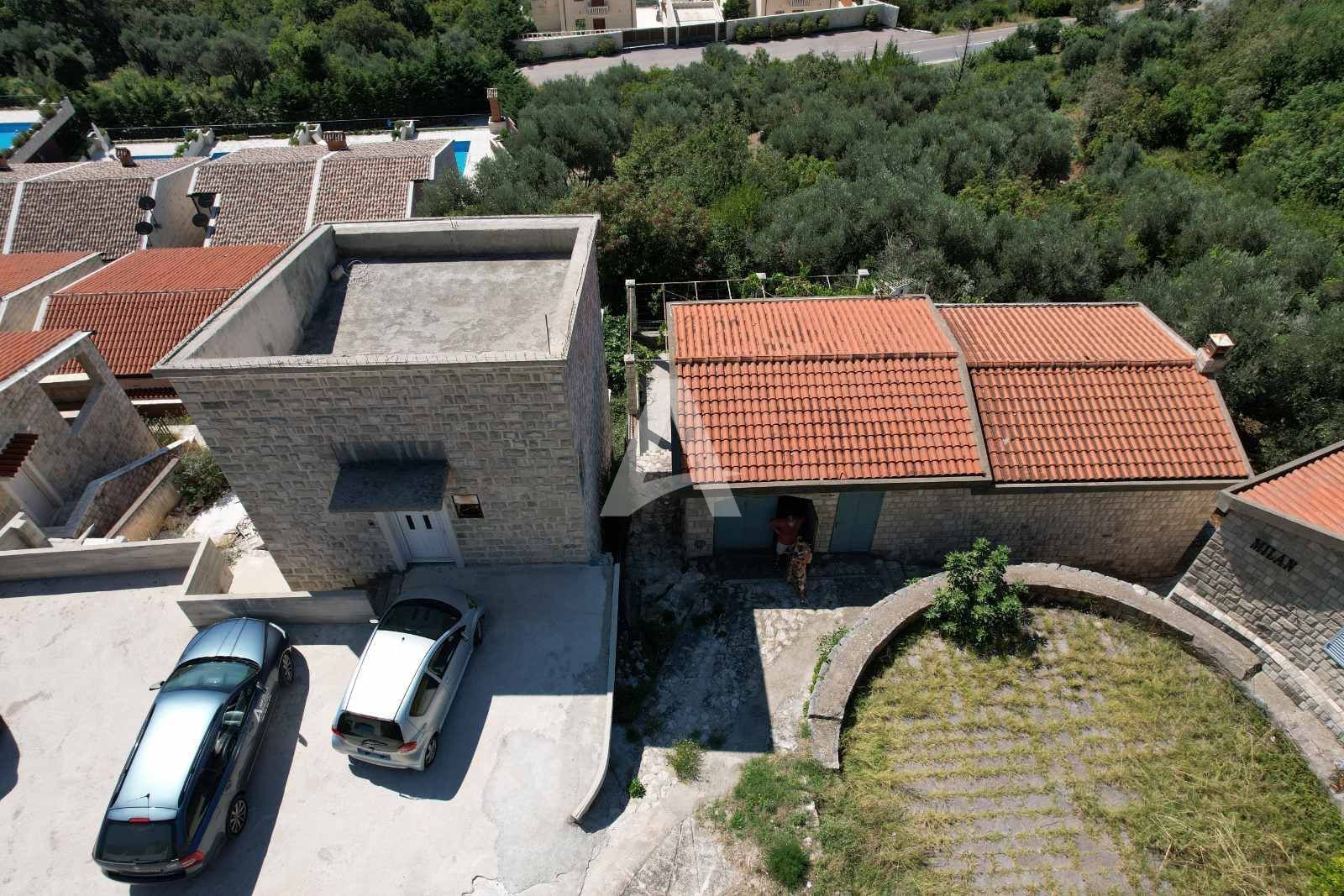 amforaproperty.com/Budva,Rezevici-Dve kamene kuce sa bazenom i panoramskim pogledom