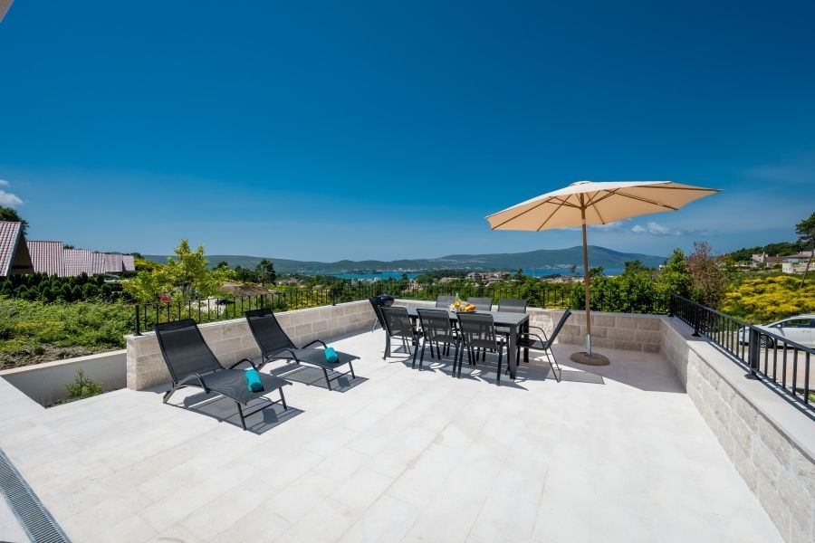 Luksuzna nova vila 250 m² sa bazenom i panoramskim pogledom – Mrčevaц, Tivat - Amfora Real Estate