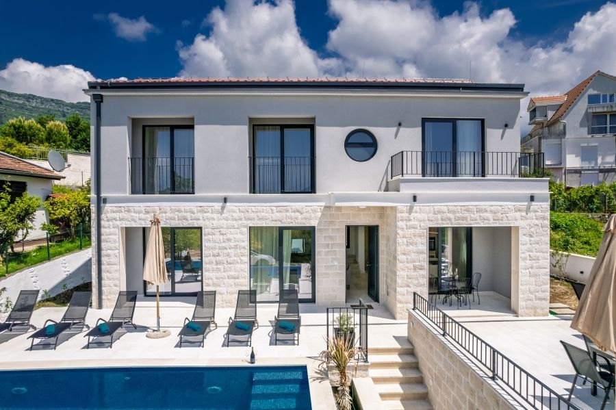 Luksuzna nova vila 250 m² sa bazenom i panoramskim pogledom – Mrčevaц, Tivat - Amfora Real Estate