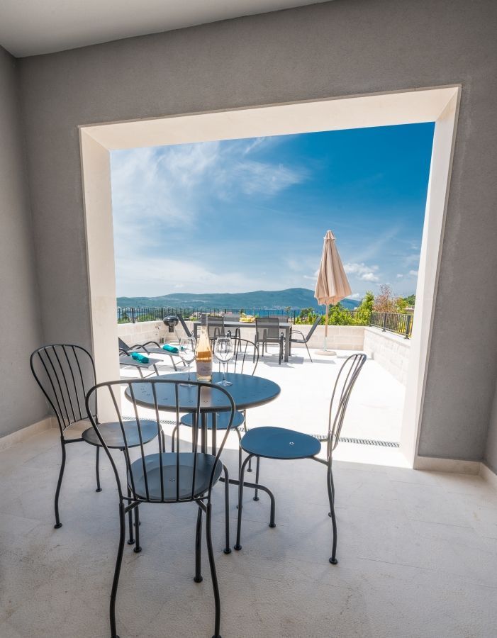 Luksuzna nova vila 250 m² sa bazenom i panoramskim pogledom – Mrčevaц, Tivat - Amfora Real Estate